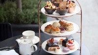  Di bar Hampshire Lounge ada Moët & Chandon Ice yang sajikan teh berkualitas serta makanan pelengkap afternon tea lezat. Dua menu yang tak boleh dilewatkan ialah macaron almond dan raspberry serta ganache Moët and Chandon Ice Impérial. Foto: DesignMyNight
