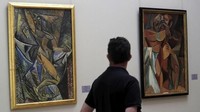 Di antara koleksinya traveler bisa menikmati lukisan karya seniman Spanyol, Pablo Picasso yang berjudul Friendship dan Dance with Veils. (REUTERS/Henry Romero)
