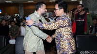 Acara yang digelar di lobi Gedung Nusantara V kompleks parlemen ini turut dihadiri berbagai artis. Mereka antara lain Eko Hendro Purnomo (Eko Patrio), Jeremy Thomas, dan lain-lain.