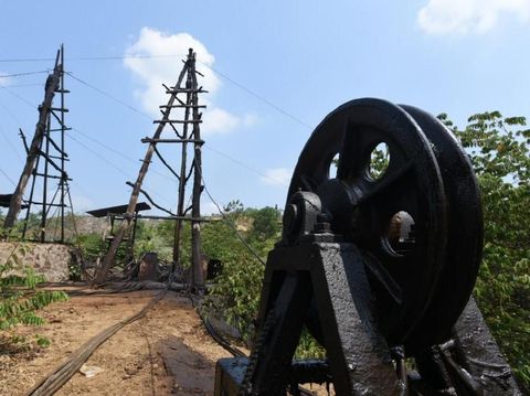 Di Indonesia Ada 'Texas' Lho, Ini Penampakannya Bekas tambang minyak dan gas di Desa Wonocolo, Bojonegoro, disulap menjadi objek wisata migas. Kawasan ini mirip Texas, Amerika Serikat.