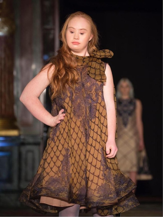 Fashion show Alleira Batik yang mengambil tema La Vie En Rose di Paris Fashion Week 2018. Paris, Prancis. Sabtu [3/3/2018]. Foto: dok. Alleira Batik.