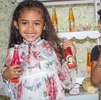 Masih berusia balita, Royalty Brown sudah jadi pengusaha. Di BeautyCon, ia membuka booth untuk mempromosikan lini kosmetik miliknya, Royalty Brown Beauty.Foto: Getty Images