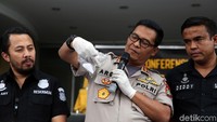 Pelaku berinisial R tersebut akhirnya ditembak mati oleh polisi usai melakukan perlawanan dengan mencoba merebut senjata pihak kepolisian.