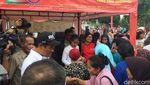Ibu-ibu Antre Beli Telur Murah Rp 19.500/Kg, Borong Nih Bu