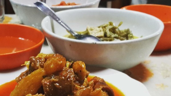Lamaknyo! Gulai Tunjang hingga Gulai Kepala Kakap