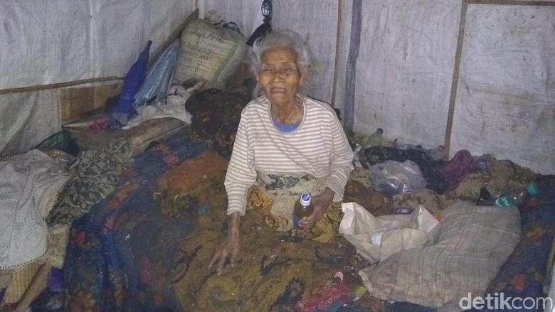 Jompo dan Sendiri, Mbah Marinem Hanya Diurus Tetangga Bergiliran Jompo dan Sendiri, Mbah Marinem Hanya Diurus Tetangga Bergiliran