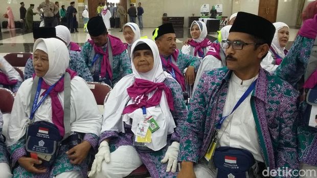 Kisah Mak Komi, 30 Tahun Nabung Hasil Jual Gorengan untuk Naik Haji 