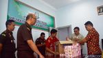 Cash! Ini Penampakan Rp 3,5 Miliar yang Dibalikin Profesor Teja