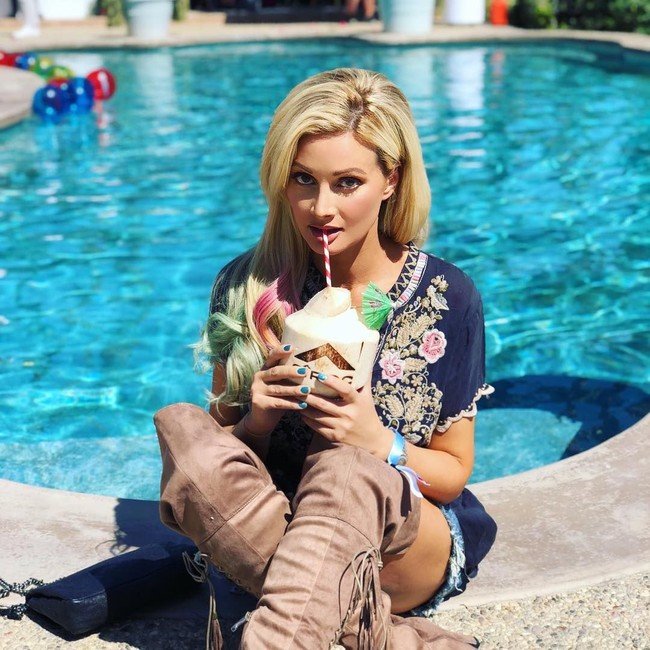 Tahu dengan depresi Holly, namun Hugh tidak membiarkannya pergi ke psikiater. Suatu hari, ia pun ingin bunuh diri.  Foto: dok. Instagram (@hollymadison)