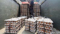 Sebelumnya, harga telur ayam di beberapa daerah sempat meningkat tajam. Bahkan, harga telur ayam sempat dipatok Rp 30.000 per kg.