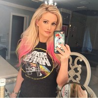 Holly mengaku dia sudah cukup hidup seperti ini hingga memutuskan meninggalkan Playboy Mansion dan putus dari pria tajir tersebut. Wanita berambut pirang itu mengatakan saat itu Hugh tidak ingin putus dan berjanji akan memberikan US$ 3 juta. Namun uang tak lagi penting bagi Holly. Ia ingin hidup damai dan bahagia. Foto: dok. Instagram (@hollymadison)