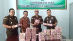 Cash! Ini Penampakan Rp 3,5 Miliar yang Dibalikin Profesor Teja