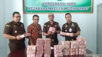 Foto: Uang ini adalah sebagian dari kerugian negara pada kasus yang telah dihitung merugikan negara senilai Rp 18,4 miliar.  (ist)