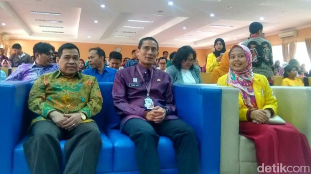 Sandiaga Bicara Angka Pengangguran ke Mahasiswa PNJ