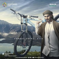 Mewakili kawasan Timur Tengah, koleksi Hayati menjadi pilihan. Tampak model berbalut busana kasual khas Qatar dalam sentuhan modern. (Foto: Instagram/@nurulitanuli)