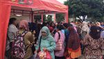 Ibu-ibu Antre Beli Telur Murah Rp 19.500/Kg, Borong Nih Bu
