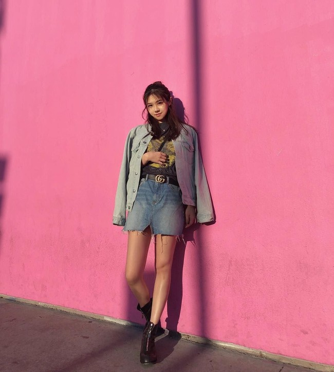 Wanita yang memiliki tinggi 167 sentimeter ini pun kerap kali memamerkan kaki jenjangnya. Foto: Instagram