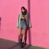 Wanita yang memiliki tinggi 167 sentimeter ini pun kerap kali memamerkan kaki jenjangnya. Foto: Instagram