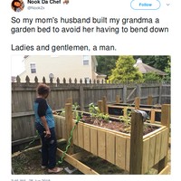 Pria romantis bukan hanya baik pada pasangan tapi orang sekitar. Seorang pria membangun taman di atas tanah agar ibu istrinya tidak perlu membungkuk. Foto: Twitter