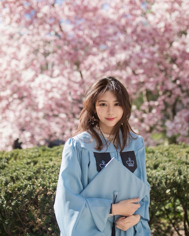 Kenalan dengan Cindy Huang, selebgram asal China yang mencuri atensi karena memesona dengan parasnya yang cantik. Foto: Instagram