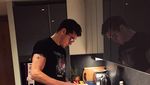 Ini Isaac Carew, Kekasih Penyanyi Dua Lipa yang Ganteng dan juga Pintar Memasak