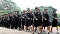 Sebanyak 724 perwira muda Akmil dan Akpol resmi dilantik oleh Presiden Joko Widodo melalui upacara Prasetya Perwira (Praspa) TNI-Polri 2018 di Istana Merdeka, Jakarta, Kamis (18/07/2018). Namun, usai mengucapkan sumpah, ada hal menarik yang diperlihatkan oleh para perwira muda Akmil dan Akpol  tersebut. Mereka secara bergantian melakukan selebrasi.
