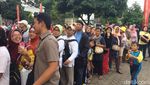 Ibu-ibu Antre Beli Telur Murah Rp 19.500/Kg, Borong Nih Bu