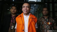 Irwandi Yusuf diperiksa sebagai saksi untuk tersangka T Syaiful Bahri terkait dugaan suap pengalokasian dan penyaluran Dana Otonomi Khusus Aceh (DOKA) tahun anggaran 2018.
