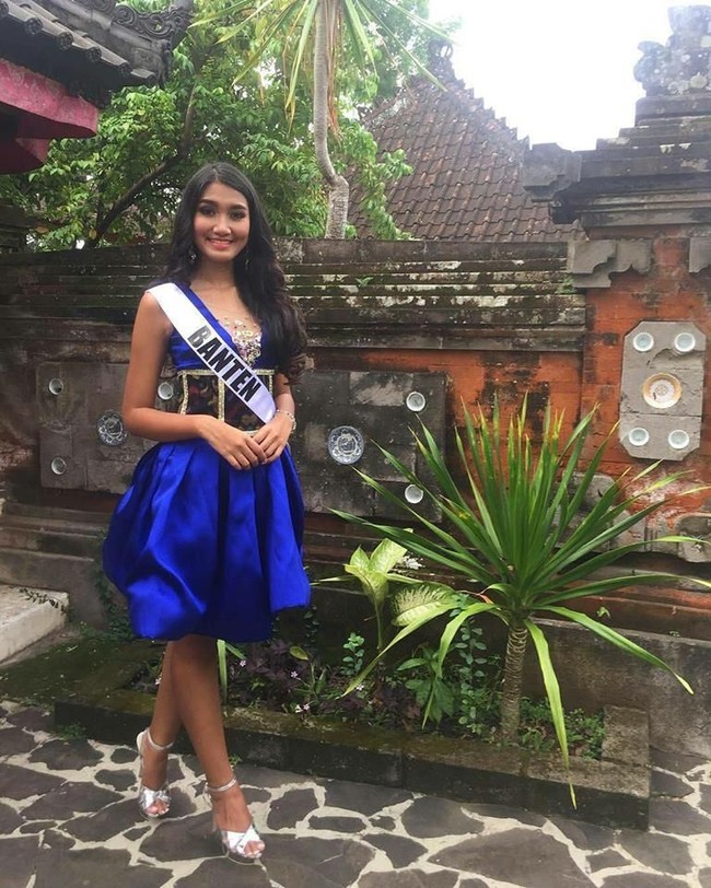 Puteri Indonesia Banten 2017 berada di urutan pertama yang disebut dalam pengumuman Yayasan Puteri Indonesia mengenai pencopotan gelar. Puteri Indonesia Banten 2017 adalah Ratu Vashti Annisa. Dalam ajang Puteri Indonesia 2017 yang dimenangkan Bunga Jelitha, Vashti tidak meraih gelar juara. Wanita dengan tinggi 172 cm ini pernah meraih gelar meraih predikat Outstanding Delegate dalam simulasi sidang PBB yang diselenggarakan di Washington DC, Amerika Serikat. Dia mengikuti ajang bergengsi itu bersama rekan-rekannya sesama mahasiswa Universitas Indonesia. Foto: Instagram, Yayasan Puteri Indonesia