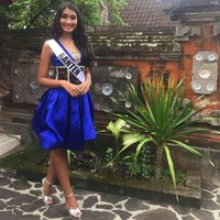 Puteri Indonesia Banten 2017 berada di urutan pertama yang disebut dalam pengumuman Yayasan Puteri Indonesia mengenai pencopotan gelar. Puteri Indonesia Banten 2017 adalah Ratu Vashti Annisa. Dalam ajang Puteri Indonesia 2017 yang dimenangkan Bunga Jelitha, Vashti tidak meraih gelar juara. Wanita dengan tinggi 172 cm ini pernah meraih gelar meraih predikat Outstanding Delegate dalam simulasi sidang PBB yang diselenggarakan di Washington DC, Amerika Serikat. Dia mengikuti ajang bergengsi itu bersama rekan-rekannya sesama mahasiswa Universitas Indonesia. Foto: Instagram, Yayasan Puteri Indonesia