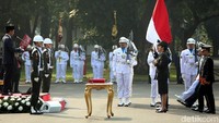 Mereka semua diambil sumpah sebagai perwira dipimpin langsung oleh Presiden Jokowi. 