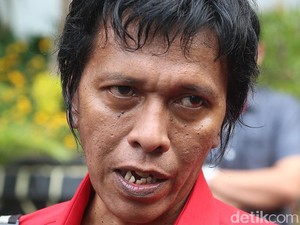 Detik-detik Adian Napitupulu Kolaps di Pesawat