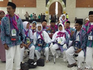 Keberangkatan Jemaah Haji di Tasikmalaya Diwarnai Aksi Dorong