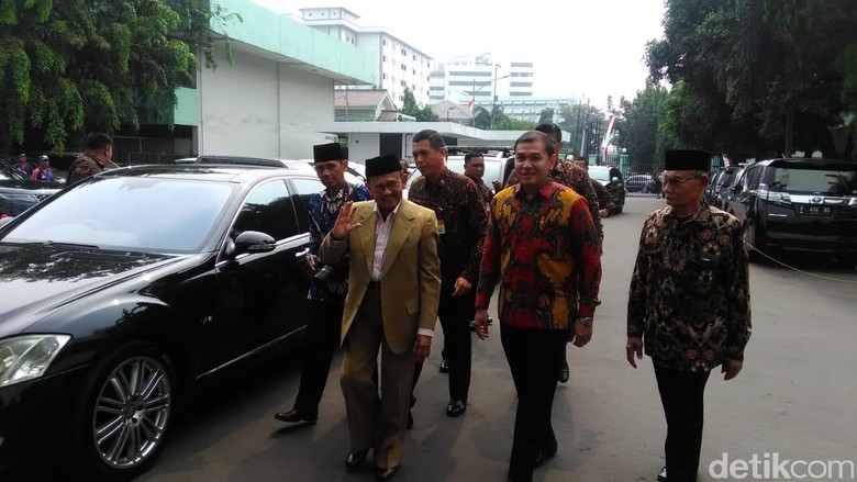 BJ Habibie Jenguk SBY di RSPAD BJ Habibie Jenguk SBY di RSPAD
