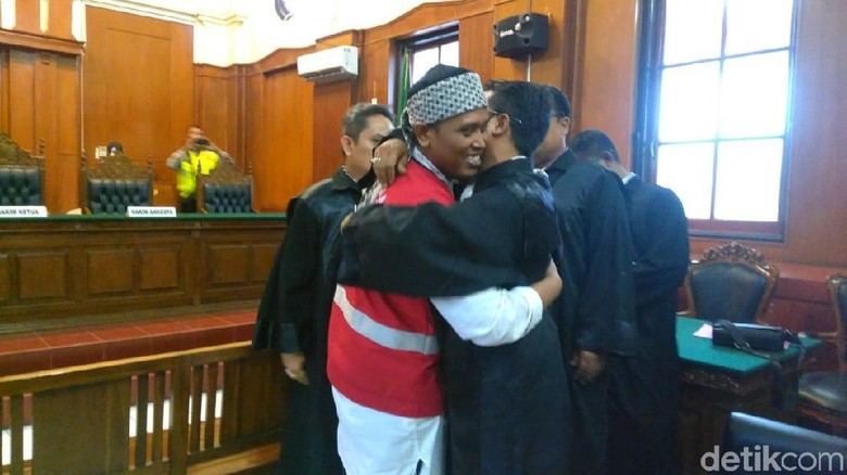 Sharing Ujaran Kebencian, Anggota FPI Divonis 7 Bulan Penjara Sharing Ujaran Kebencian, Anggota FPI Divonis 7 Bulan Penjara