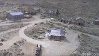 Kota Hantu Cerro Gordo muncul sebagai kota pertambangan kecil setelah penemuan perak pada tahun 1865. Pada masa jayanya kota ini menjadi produsen perak terbesar di California (Nolan Nitschke/CNN Travel) 