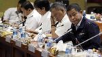 Pakai Jaket Asian Games, Jonan Rapat Bahas Subsidi BBM di DPR
