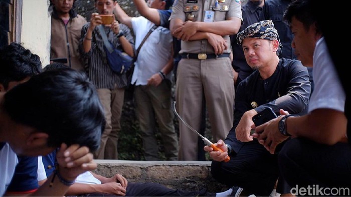 Bersama Polisi, Bima Arya Sergap 3 Pelajar Penjual Senjata Tajam