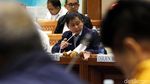 Pakai Jaket Asian Games, Jonan Rapat Bahas Subsidi BBM di DPR