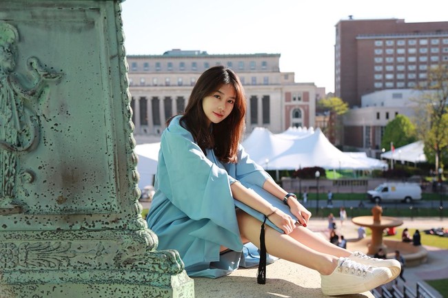 Cindy pun kerap kali didapuk menjadi model untuk membawakan beberapa brand fashion. Foto: Instagram