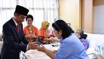 Foto: Tawa Jokowi, SBY, dan Bu Ani di Ruang Rawat RSPAD