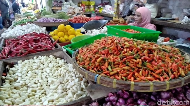 Harga Bawang dan Cabai Turun, Petani Ketar-ketir