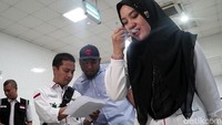Panitia Penyelenggara Ibadah Haji (PPIH) melakukan pengawasan di salah satu perusahaan katering di Madinah, Arab Saudi, Rabu (18/7/2018) waktu setempat.
