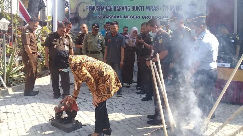 Kejari Grobogan Musnahkan 4,8 Kg Sabu dan Ribuan Pil Koplo Kejari Grobogan Musnahkan 4,8 Kg Sabu dan Ribuan Pil Koplo