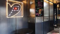 Kafe bernama 89 Mansion Cafe ini didirikan pada Oktober 2017 lalu. Letaknya tak jauh dari Sinsa Station. Kamu hanya perlu berjalan selama 13 menit dari stasiun kereta bawah tanah itu. Foto: herdailymusingsblog