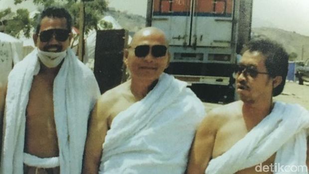 Bob Hasan bersama Menteri Koperasi Bustanil Arifin, 1991