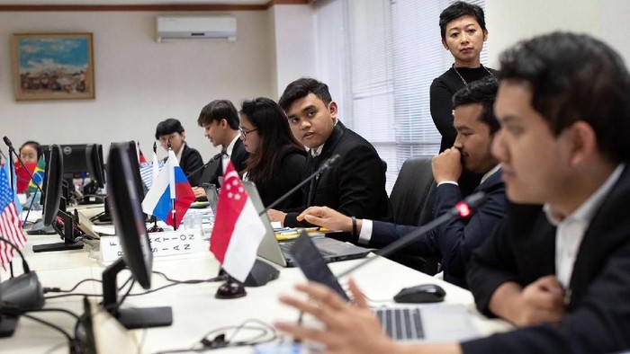 Delegasi Djarum Foundation baru saja meraih prestasi di ajang Asia Pacific Model United Nations Conference (AMUNC) 2018 di Sydney, Australia. Di ajang ini, delegasi Djarum Foundation bertindak mewakili berbagai negara untuk membahas isu-isu internasional dalam simulasi sidang PBB.