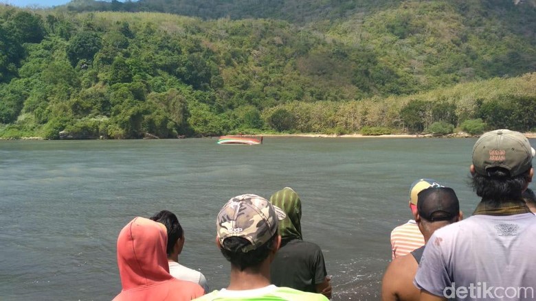 Kapal Penangkap Ikan Tenggelam di Jember, 5 Orang Tewas Kapal Penangkap Ikan Tenggelam di Jember, 5 Orang Tewas