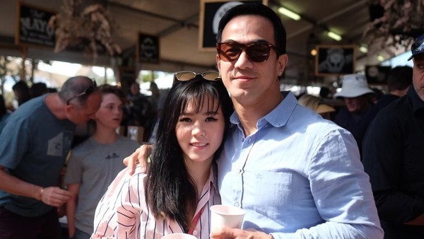 Body Goals! Tak Mau Kalah dengan Suami, Julie Taslim Juga Rajin Olahraga