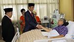 Foto: Bersalaman, Ini Momen Jokowi-JK Jenguk SBY di RSPAD